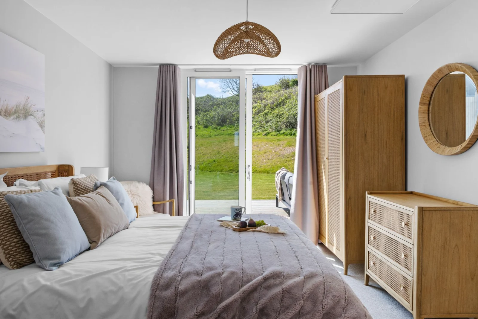 King size bed with access to decked area, wardrobe and drawers for clothes storage - 6 The Vista, Willingcott