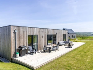 Decked patio with gas BBQ and seating for 6 guests - 6 The Vista, Willingcott