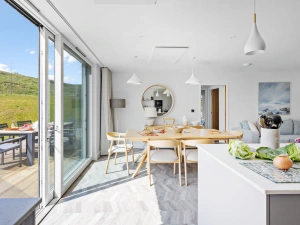 Open plan living area with dining seating for 6, access to the decked patio - 6 The Vista, Willingcott