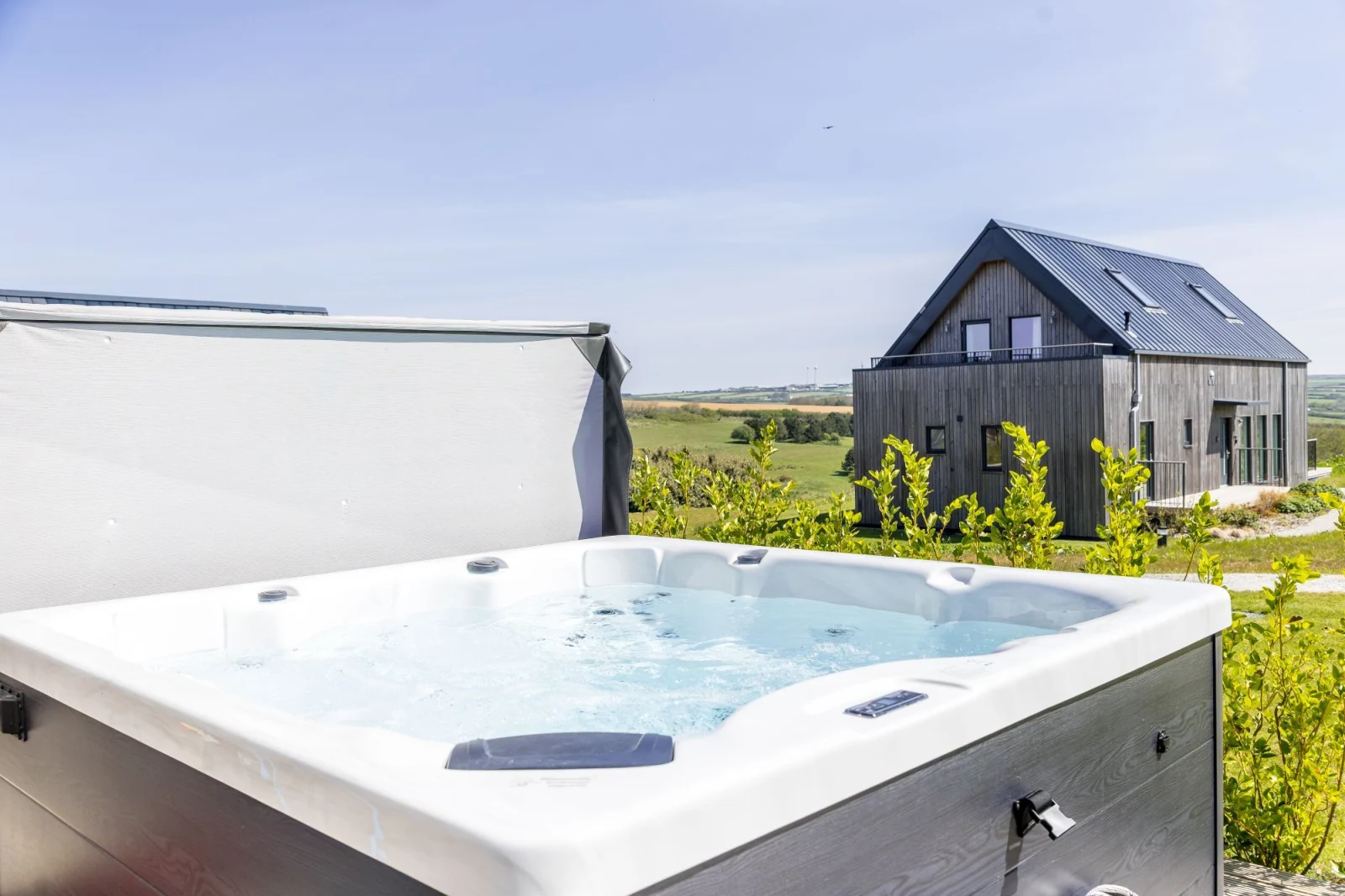 Electric hot tub with valley views - 6 The Vista, Willingcott