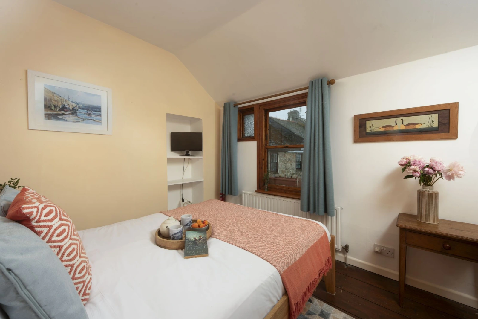 Bedroom, Double Bed, Tv-7 Virgin Street