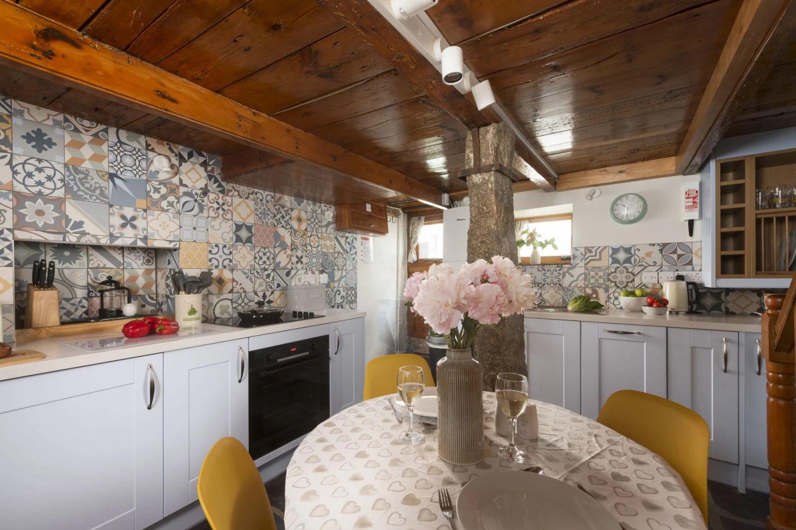 Kicthen, Oven, Hob, Dining Table-7 Virgin Street