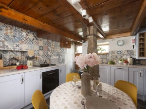 Kicthen, Oven, Hob, Dining Table-7 Virgin Street