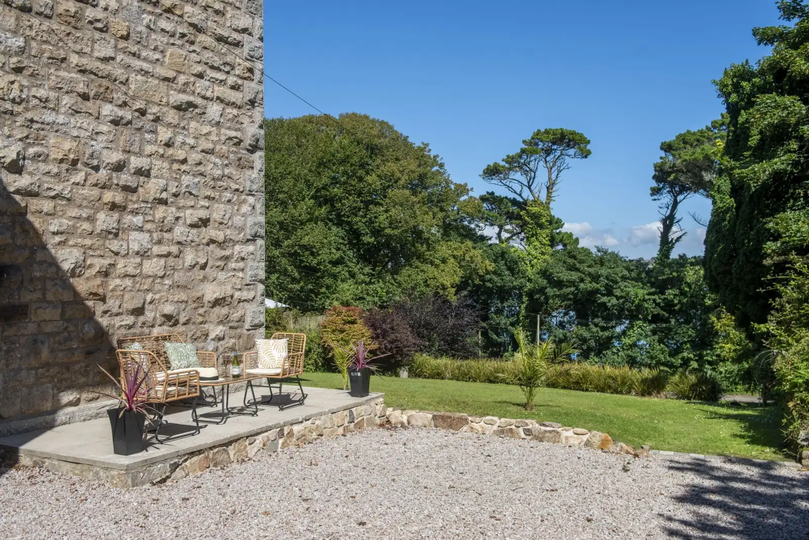 Patio seating area with garden and estuary view - The Elms