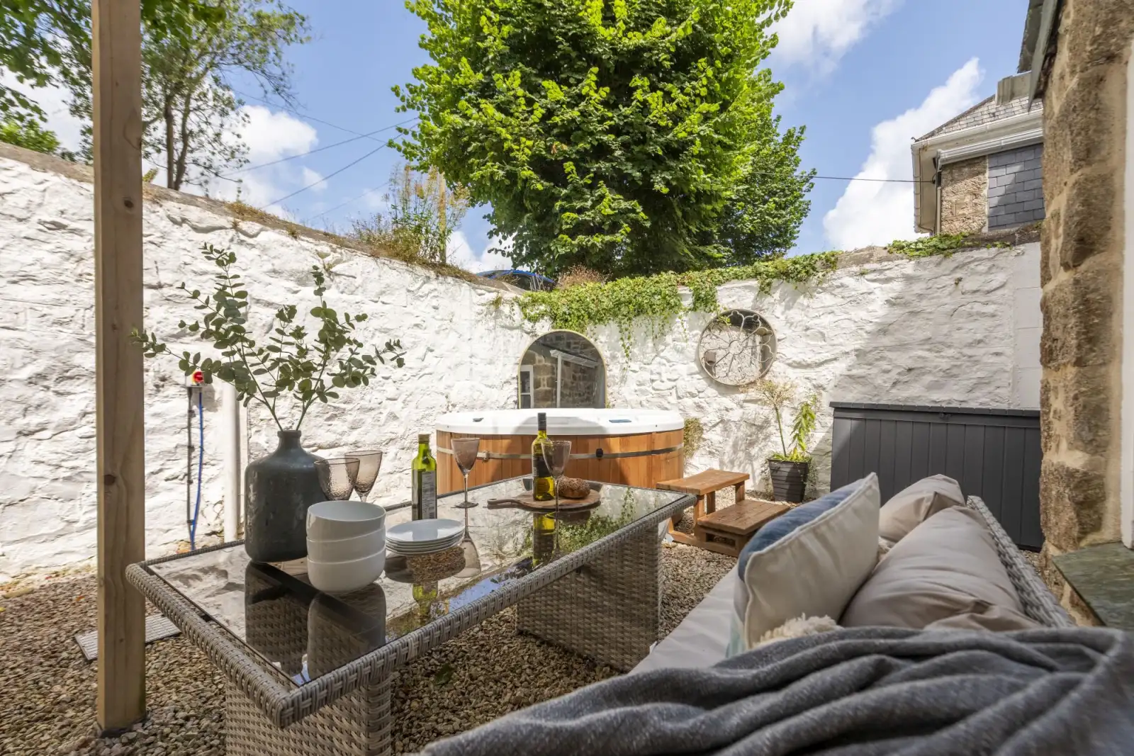 Walled courtyard garden with hot tub and mirror - The Elms