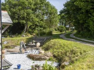 Driveway to property with parking for 4 cars - Worvas Counthouse 