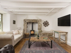 Smart TV within lounge, free wifi - Worvas Counthouse