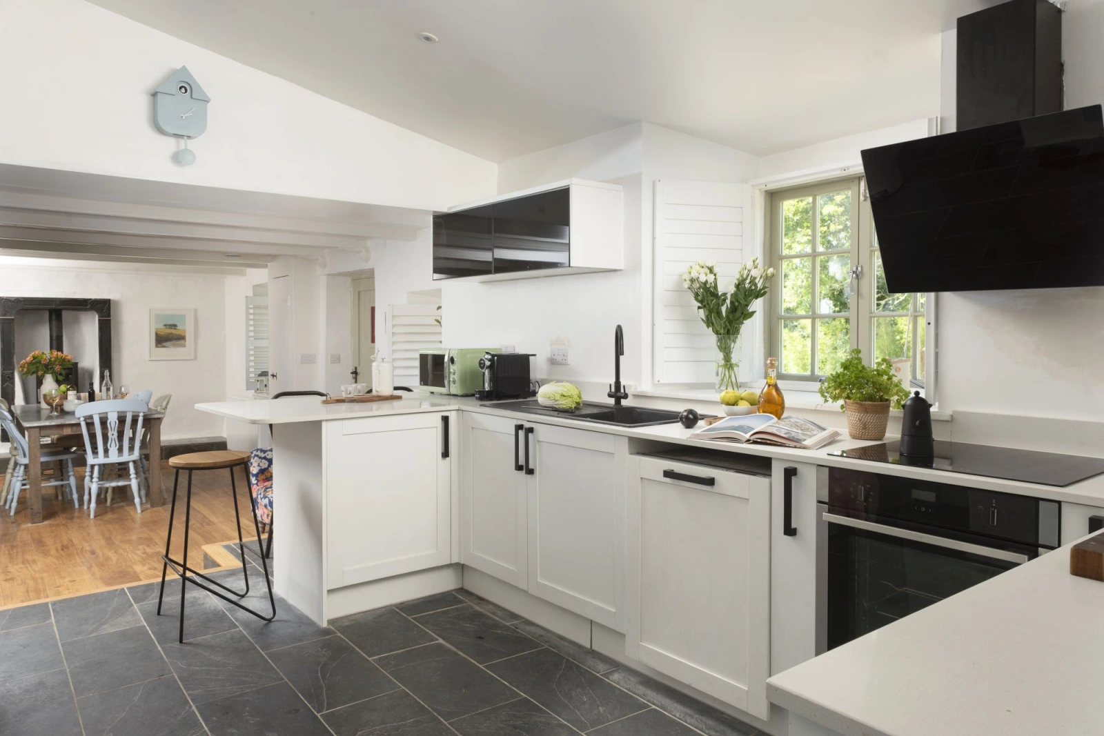 Open plan modern kitchen, with oven, microwave, coffee machine - Worvas Counthouse