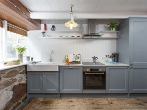 The kitchen with an oven and hob - No.1 St Eia