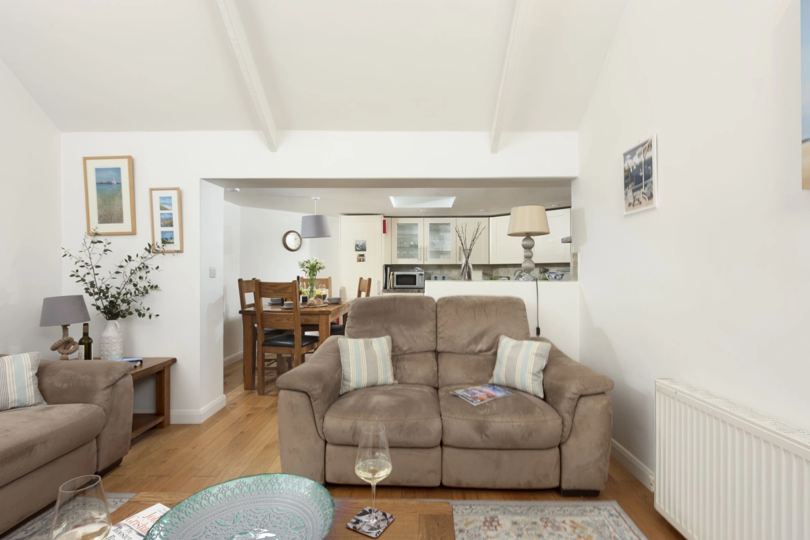 Opposing sofa with seating for 2 - Samson Cottage