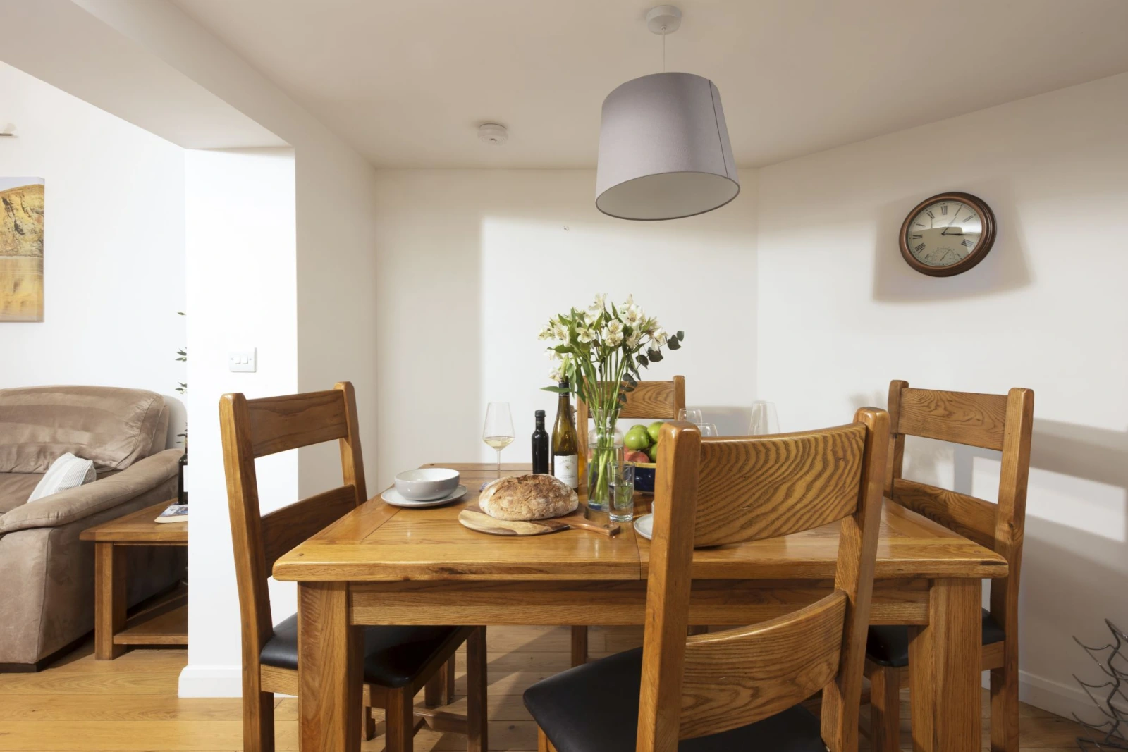 Dining table with seating for 4 - Samson Cottage