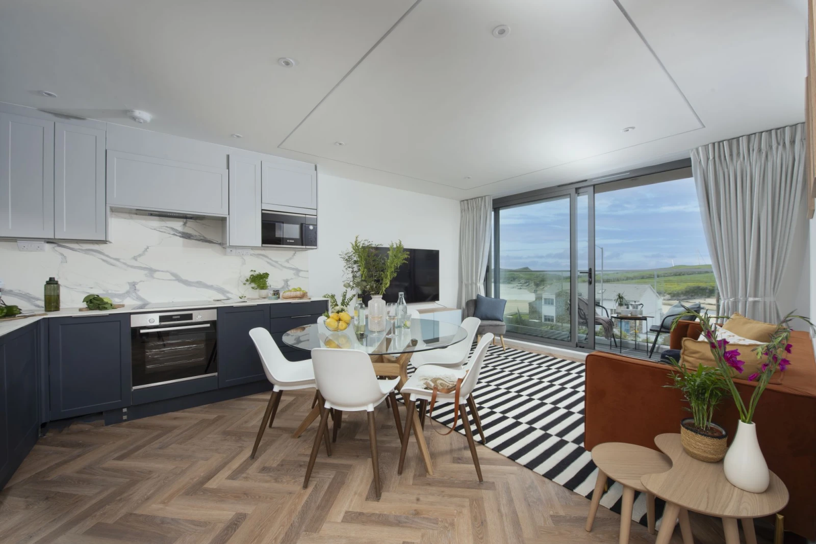 Kitchen and dining area with the sofa and TV seating for 6 - 5 Oasis Sands