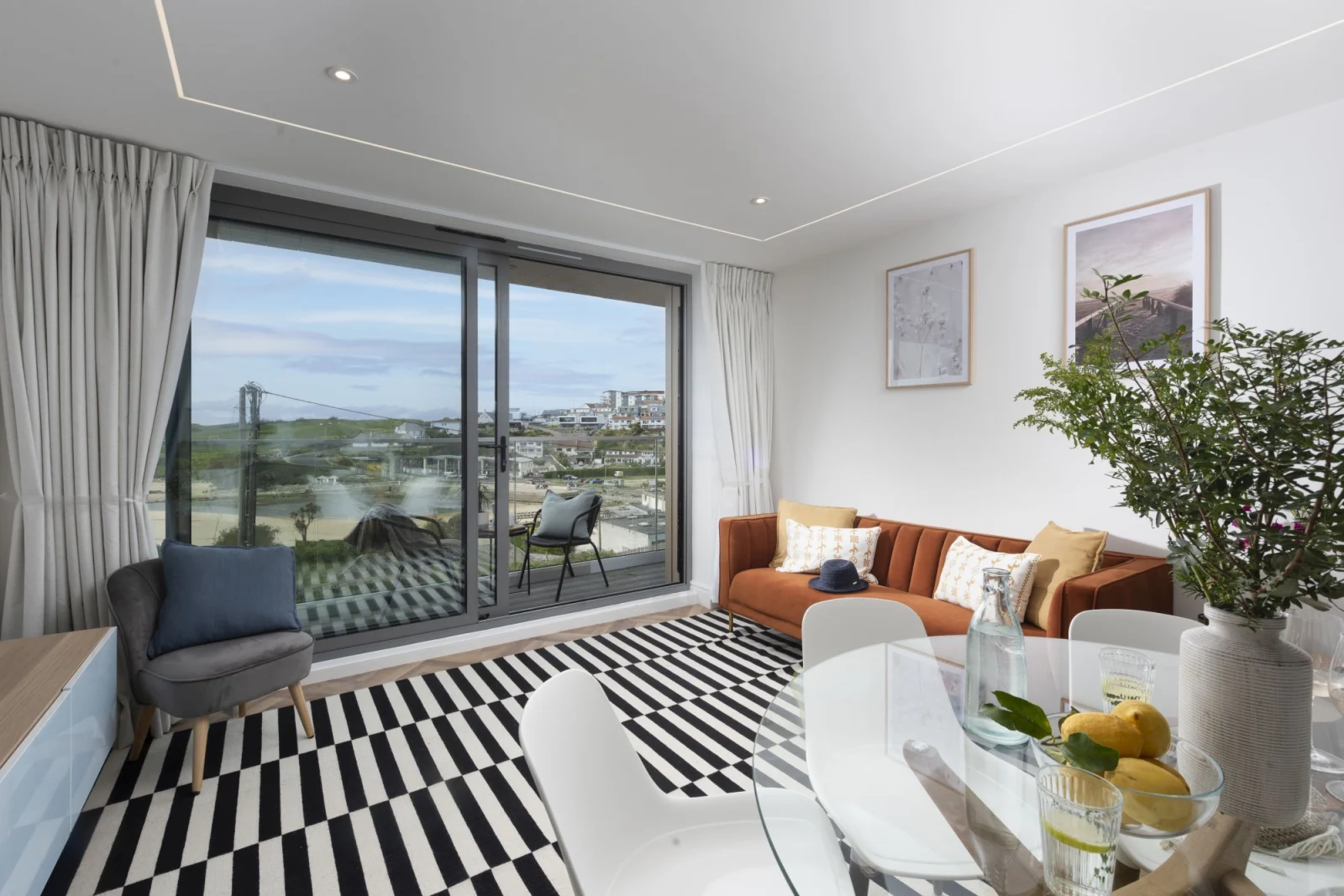 Alternative view of the living area, showcasing modern decor and the furniture layout - 5 Oasis Sands
