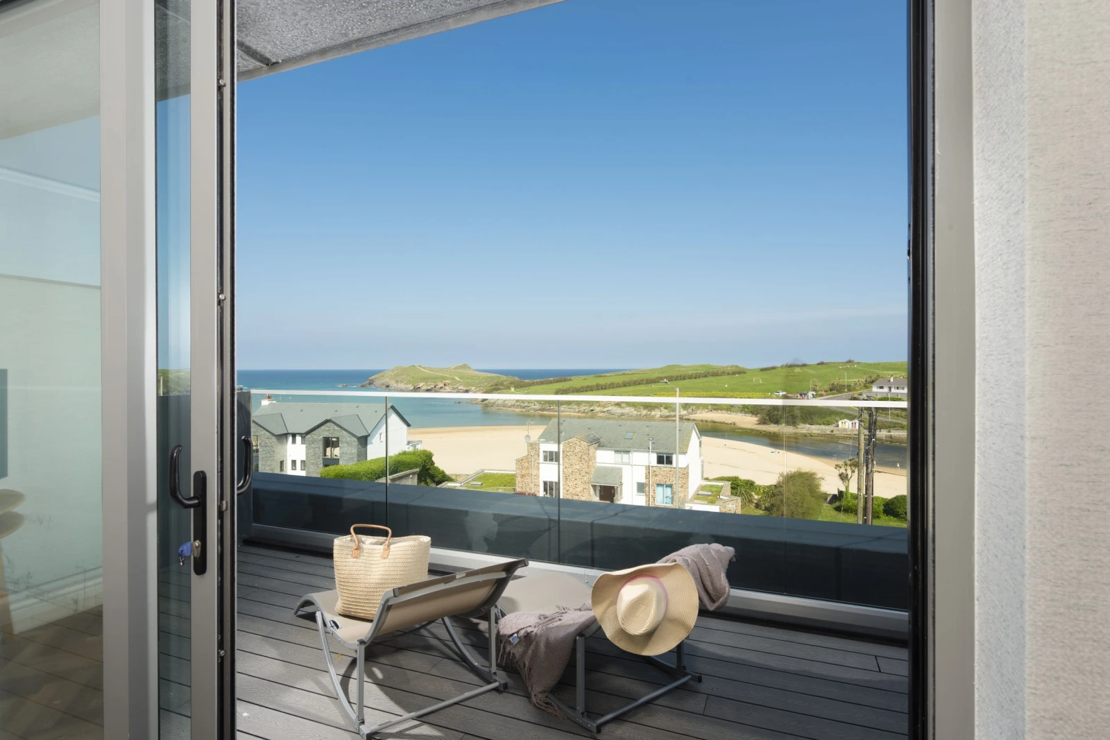 Balcony with beach and sea views - Penthouse Oasis Sands