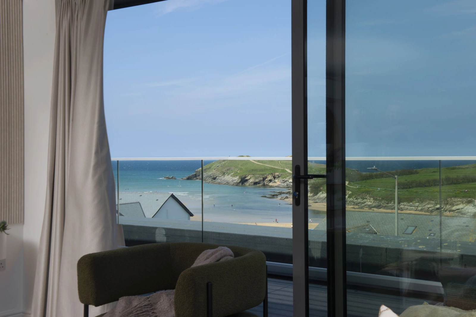 Porth Beach views - Penthouse Oasis Sands