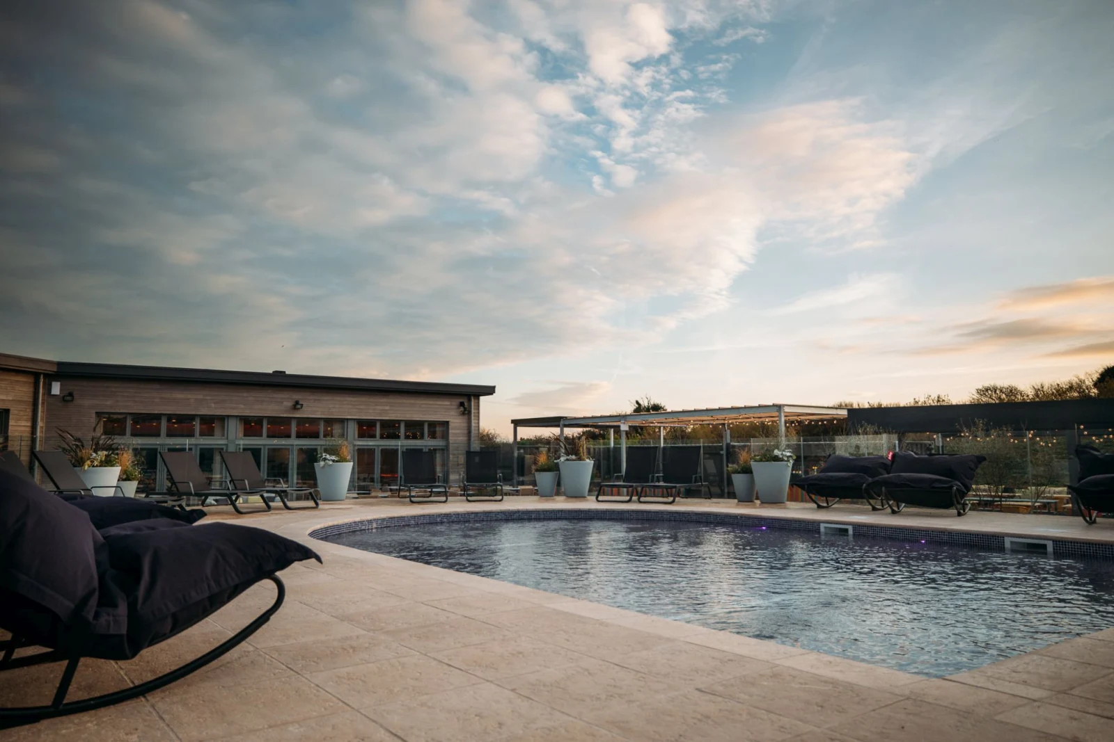 Outdoor lido and Una