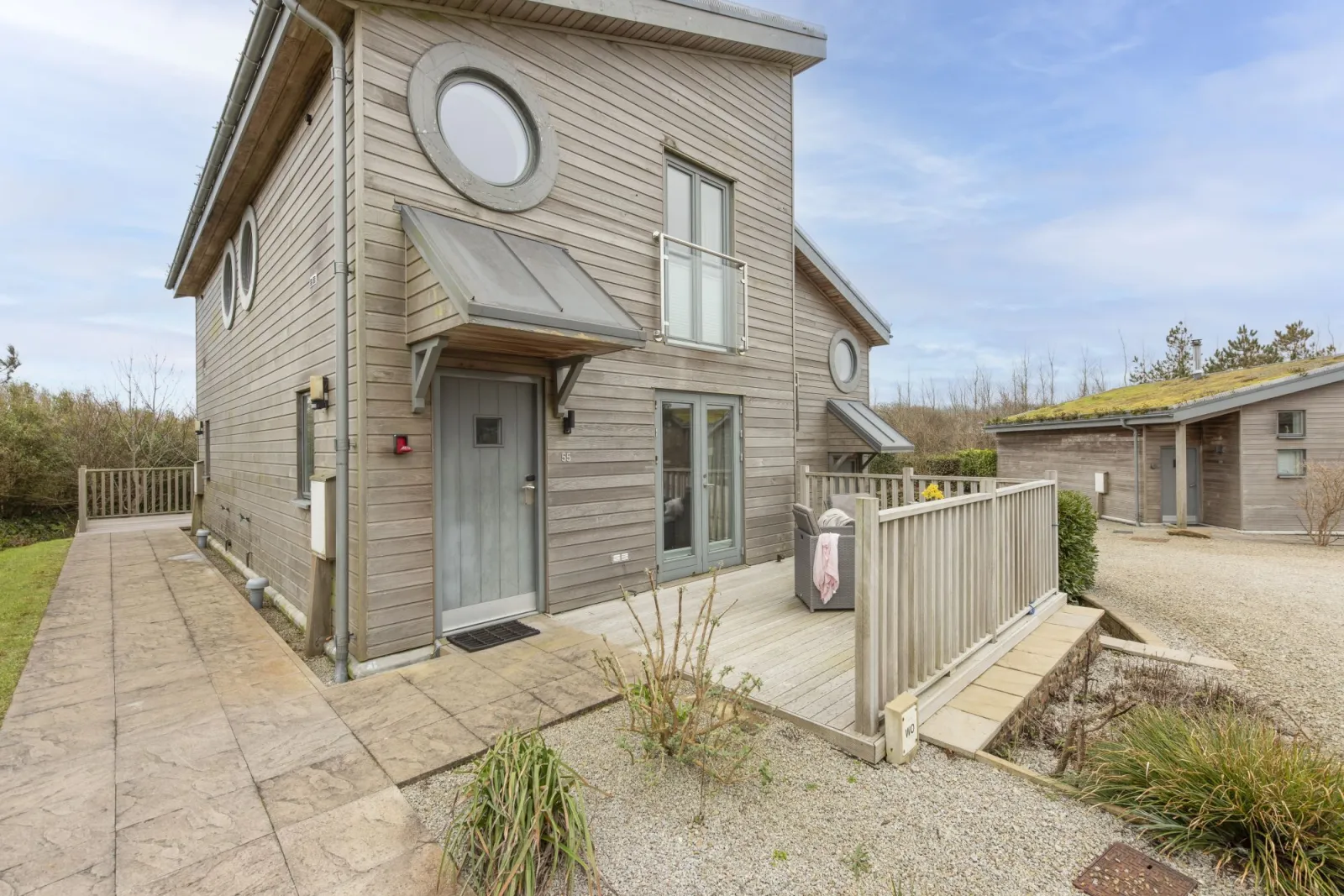 Property exterior - 55 Una