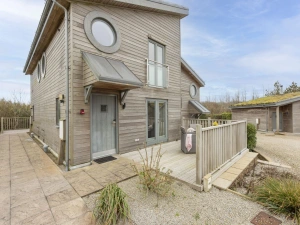 Property exterior - 55 Una