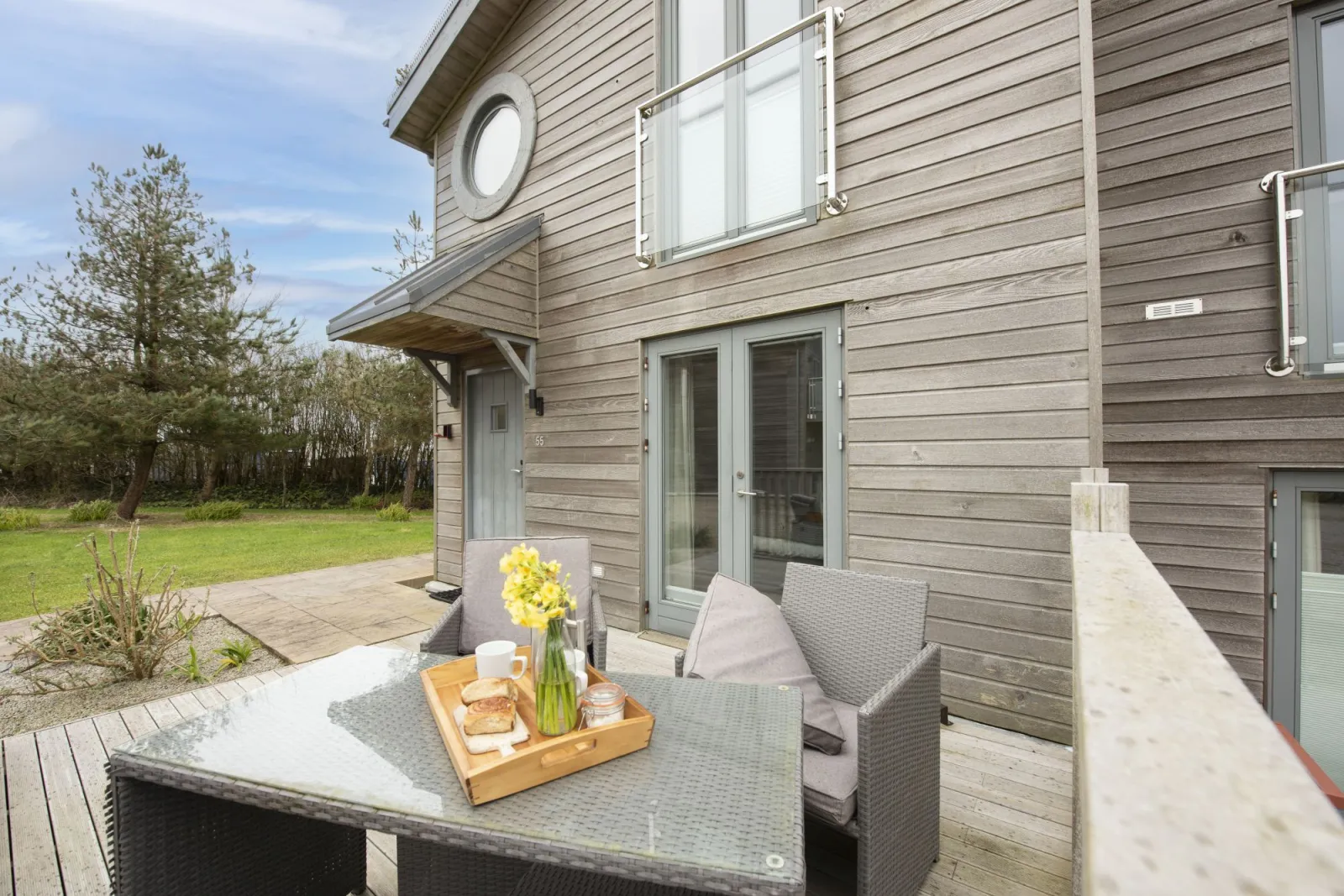 Outdoor seating area with furniture - 55 Una