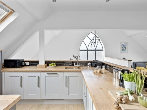 Modern kitchen with dishwasher, microwave, toast, kettle and coffee machine - Midholm Chapel