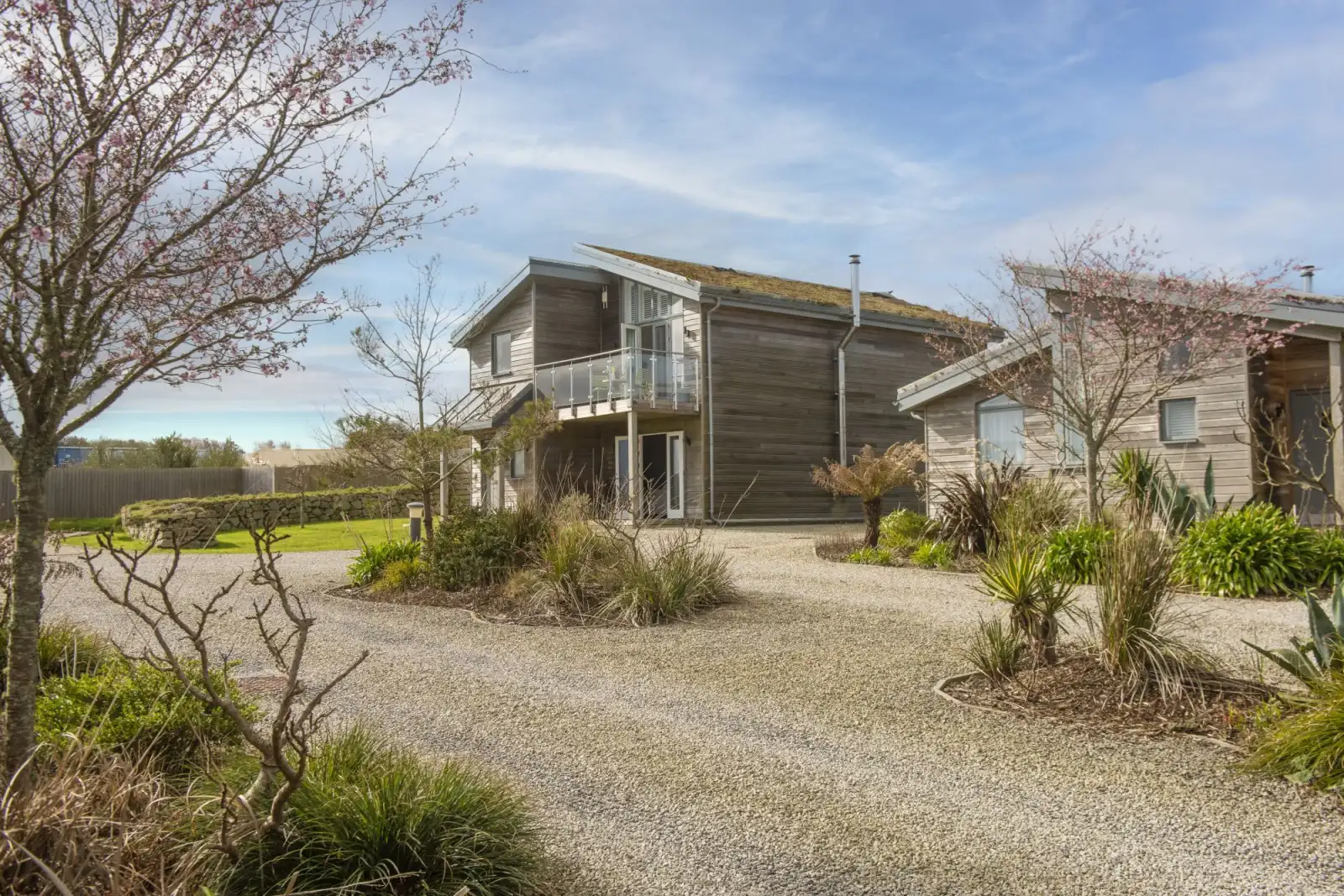 The property building - Una 69