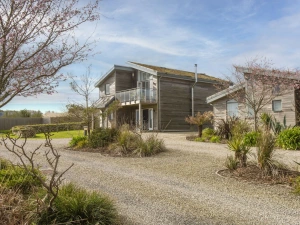 The property building - Una 69