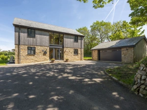 Private Driveway for 5 cars - Highfield Barton