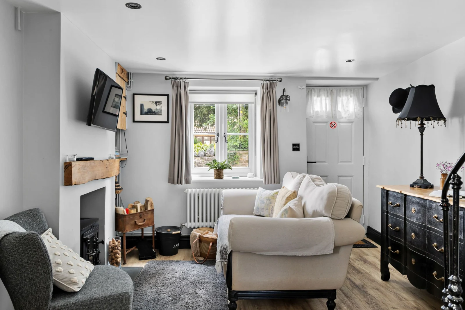 Cozy living area with wood burner, Smart TV, Free Wi-Fi - Apothecary Cottage