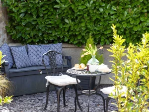 Out door garden and seating area with outdoor dining options - Apothecary Cottage