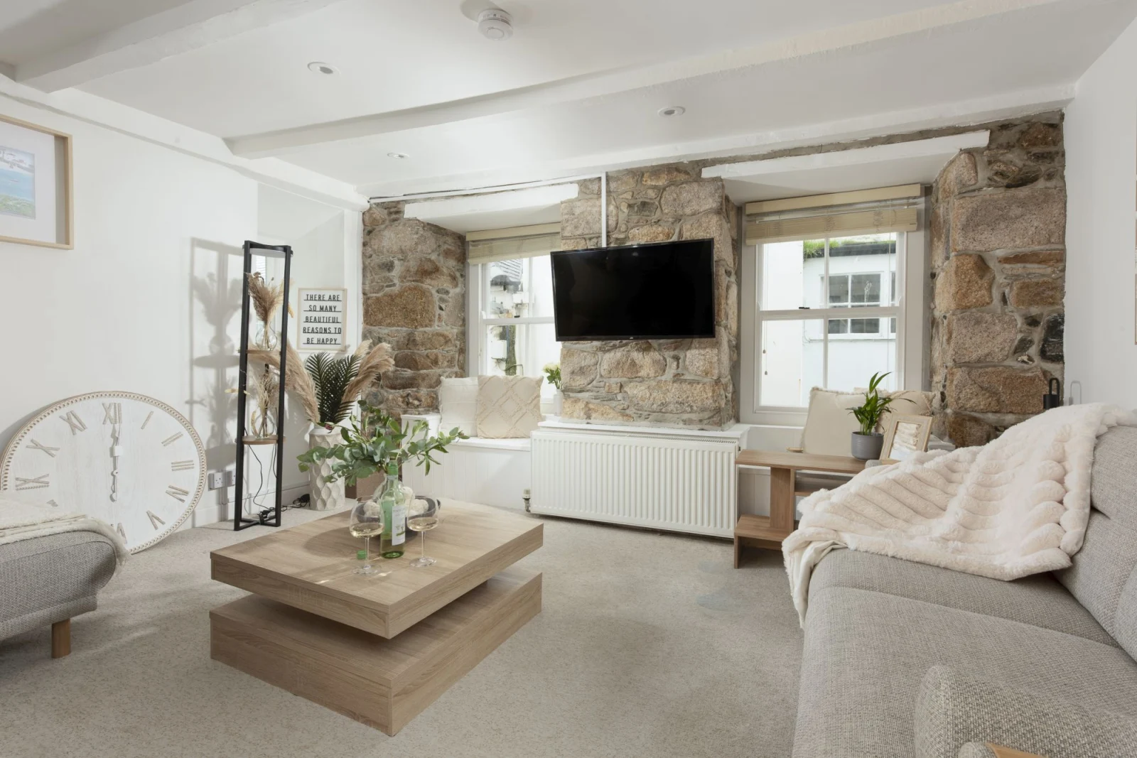 Sofa, Window Seat, Smart TV-Fond Memories Cottage