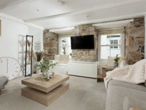 Sofa, Window Seat, Smart TV-Fond Memories Cottage