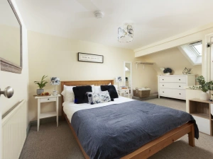 Spacious bedroom with king size bed - Bessie Ellen's Cottage