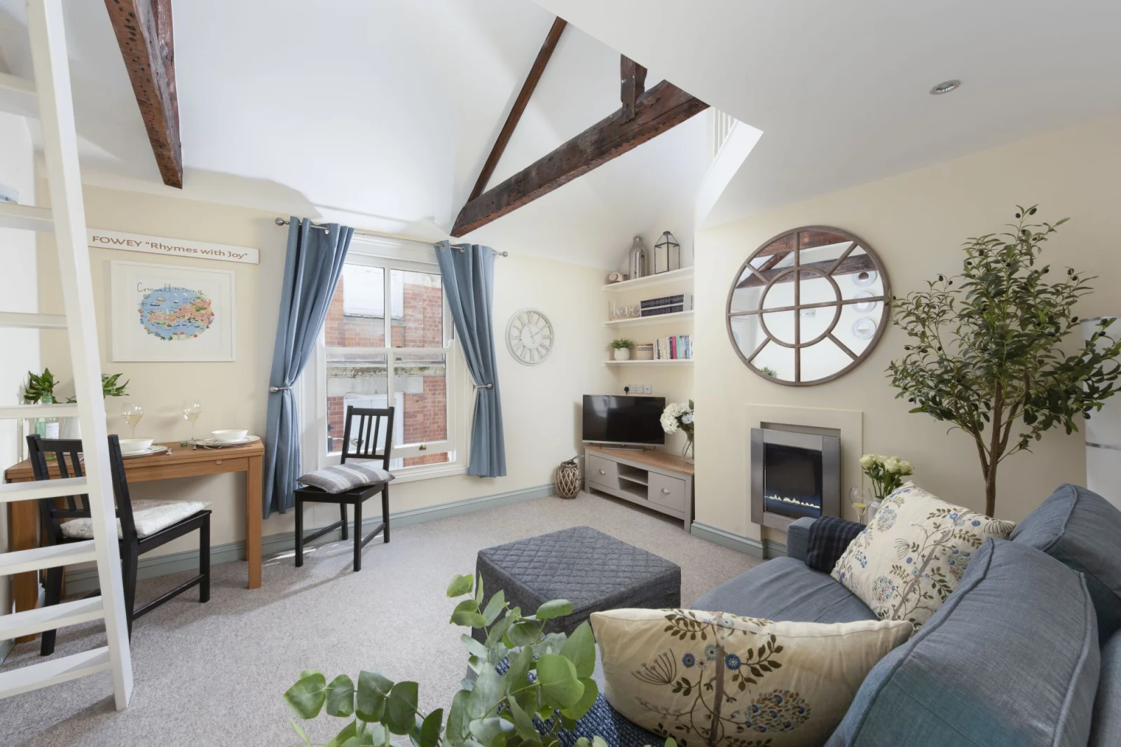 Open plan living and dining area - Bessie Ellen's Cottage