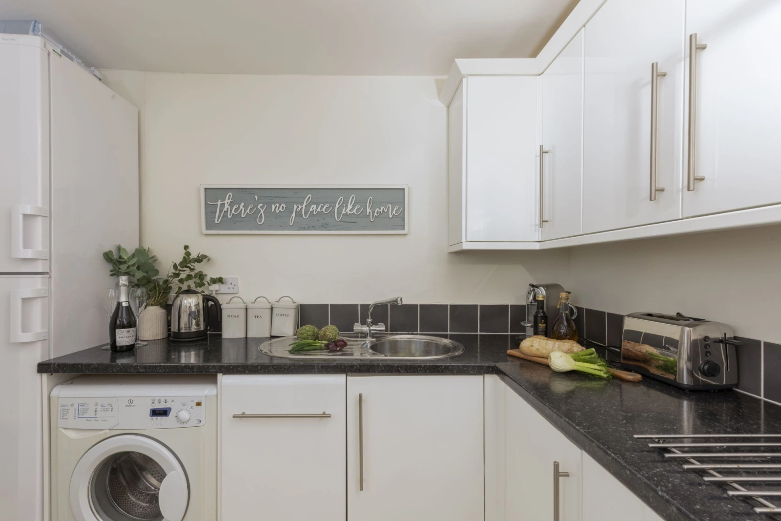 Kitchen with toaster, kettle, washing machine and fridge/freezer - Bessie Ellen's Cottage