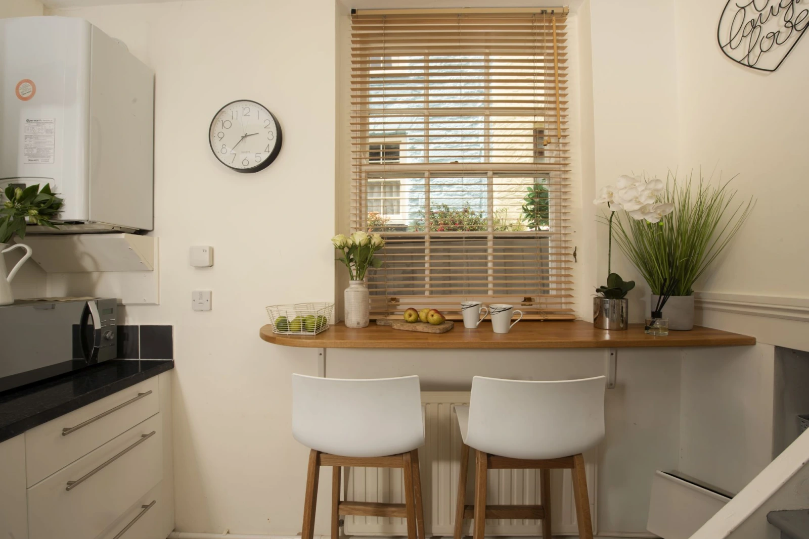 Breakfast bar in kitchen area - Bessie Ellen's Cottage