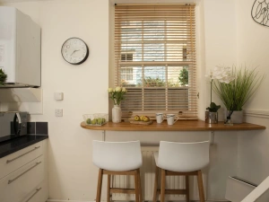 Breakfast bar in kitchen area - Bessie Ellen's Cottage
