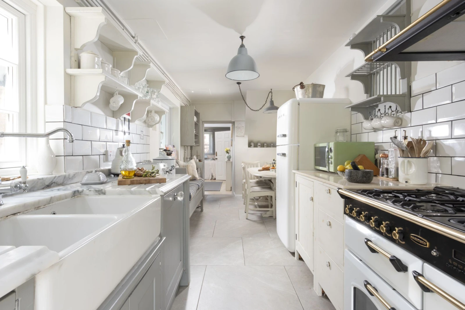 Well equipped kitchen with range cooker,  Delonghi Dolce Gusto, Dishwasher and Smeg fridge/freezer - Almond Cottage