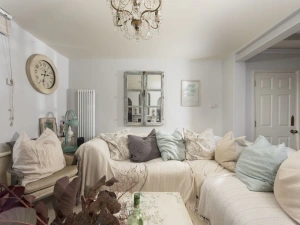 Cosy living area with sofas and coffee table - Almond Cottage 
