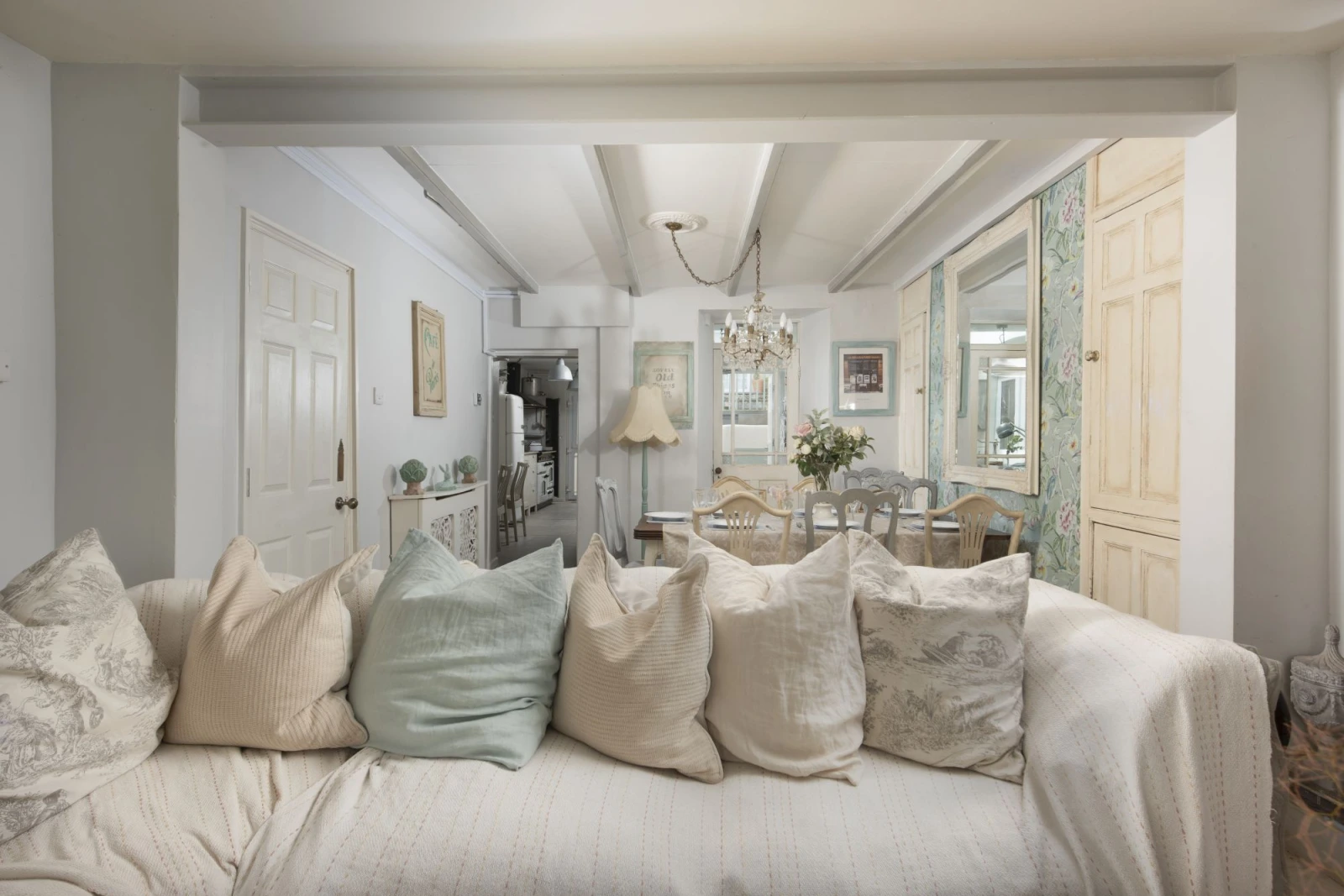 Vintage and elegant home, family and pet friendly - Almond cottage  