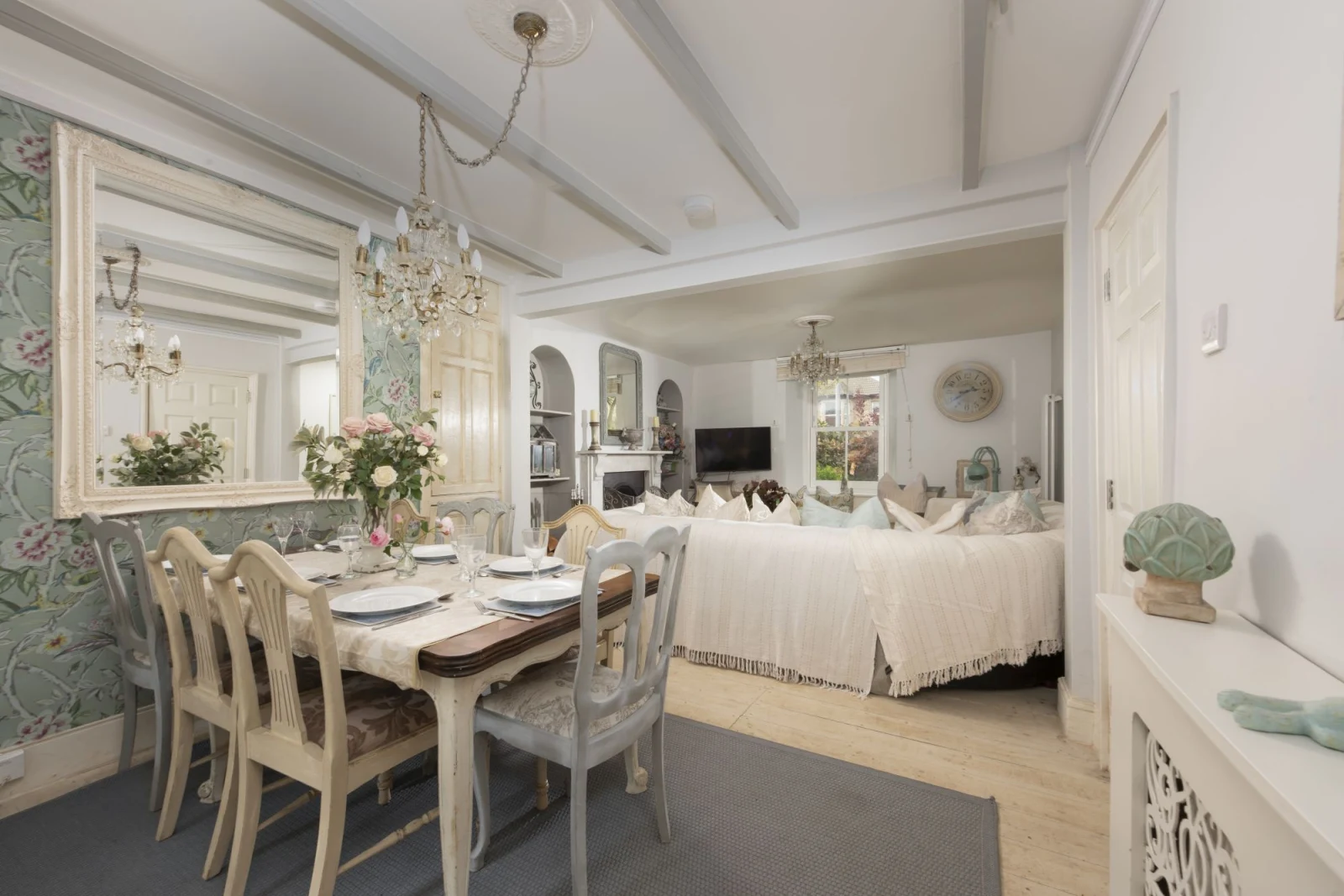 Restored 19th century home, full kitchen, garden space and free parking - Almond Cottage