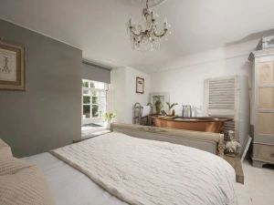 Master bedroom with copper bath tub - Almond Cottage