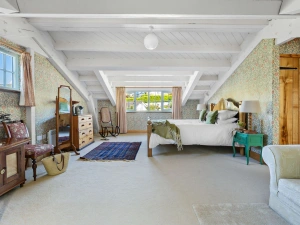Spacious Master Bedroom - Master Shipwrights House