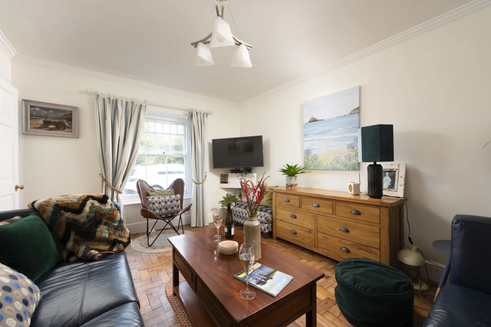 Seating for 5 people in the living room - Trevethen Cottage