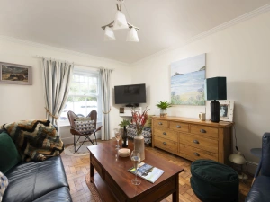 Seating for 5 people in the living room - Trevethen Cottage