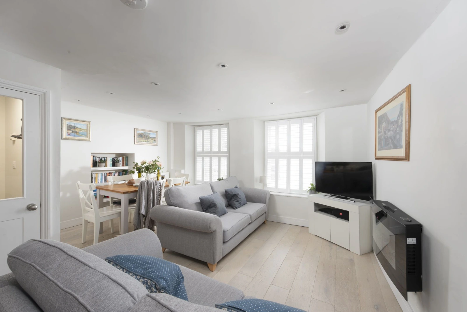 Open plan living and dining area - 4 Quayside