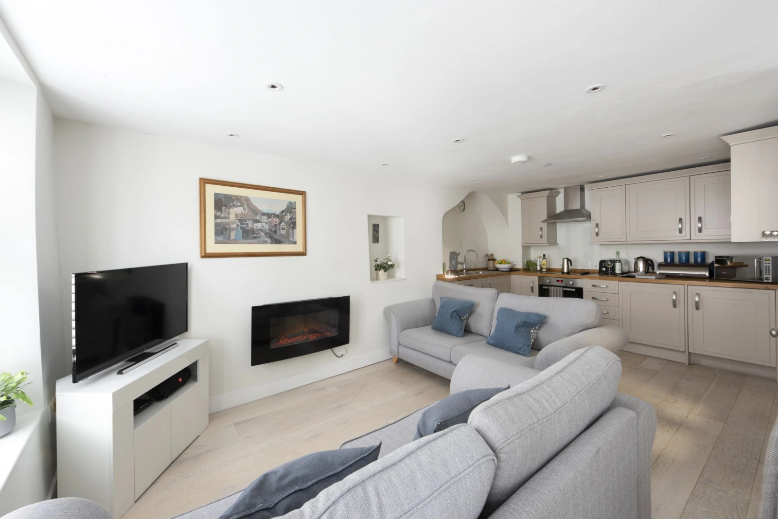 Open plan kitchen, living and dining area - 4 Quayside