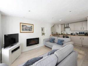 Open plan kitchen, living and dining area - 4 Quayside