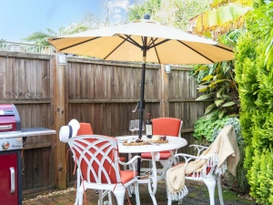 Furnished patio area with BBQ - Beryas Cottage