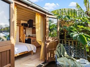 Looking into property from decking - Poldhu