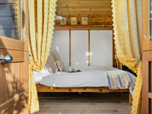 Pouble bed on wooden bedframe - Poldhu